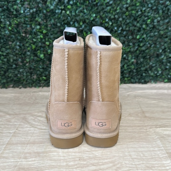 UGG Classic Short II - W5 - Picture 5 of 8
